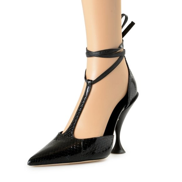 Burberry Women's "Wellton" Black Snake Skin Leather High Heel Pumps Shoes - Picture 1 of 7